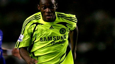Essien va rămâne la Chelsea