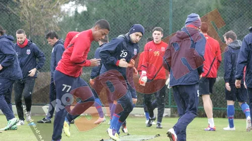 Steliștii se antrenează pe ploaie!** Florin Costea și Tatu trag din greu ca să-l impresioneze pe Ilie Stan FOTO