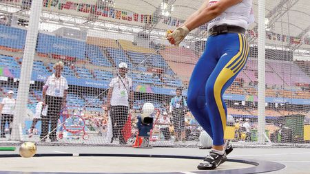 Tinerețe pierdută între zidurile "închisorii"** În lotul României pentru Londra e și o sportivă de Guinness Book