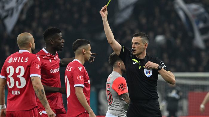 Florin Andrei a scos imediat cartonașul roșu în Dinamo - FCSB 1-2, după reacția vehementă împotriva sa