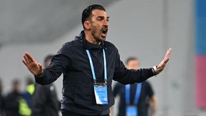 Elias Charalambous a răbufnit! Ieşire nervoasă fără precedent: a țipat la ziarişti din cauza întrebărilor despre demisia lui Şumudică!