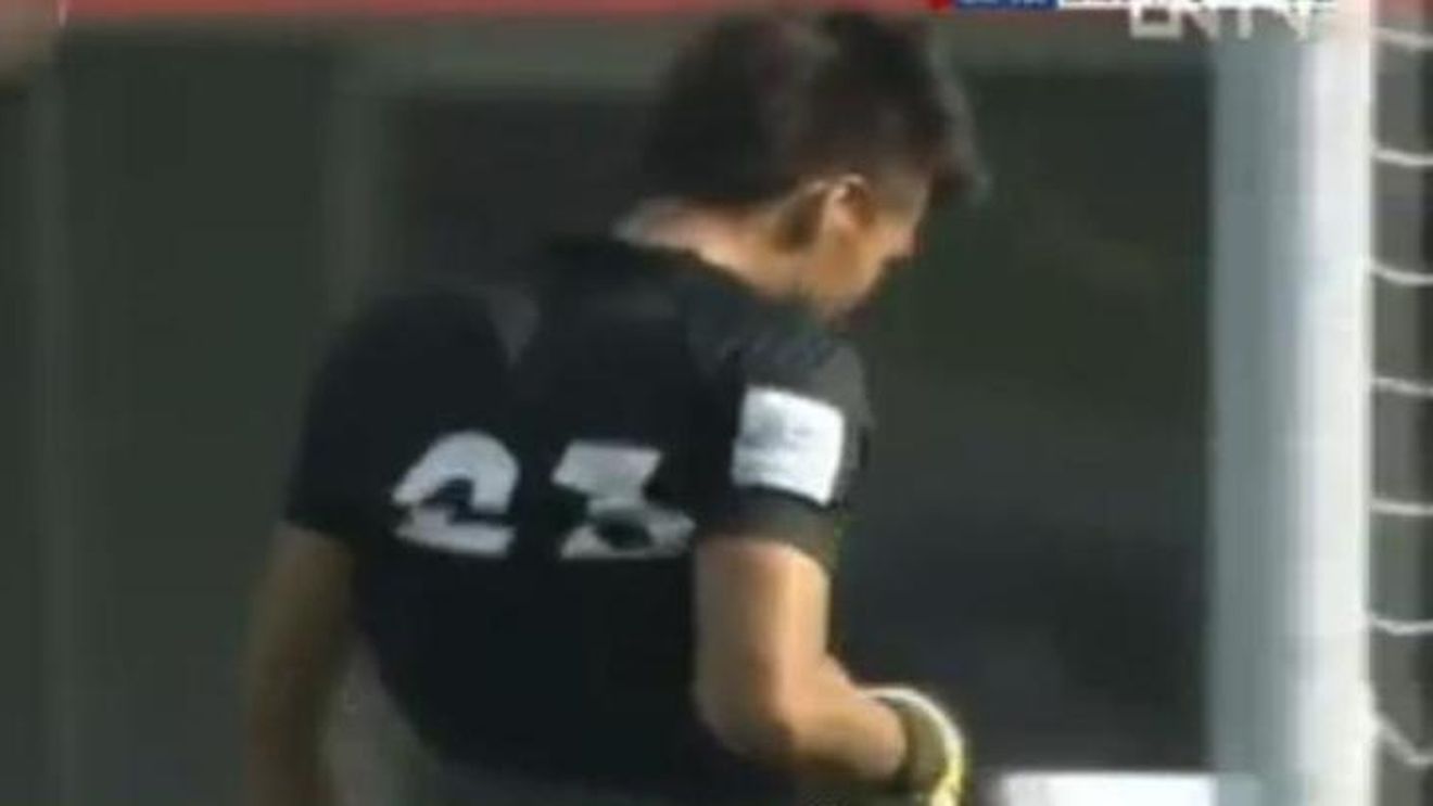 Nici dacă repetau la antrenamente nu reușeau așa ceva! VIDEO Patru gafe colosale în 5 secunde și un autogol de tot râsul