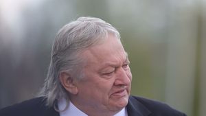 Dănuț Lupu s-a prăbuşit emoțional lângă Mircea Lucescu şi i-a atacat pe români: „L-au făcut ba senil, ba bătrân!"