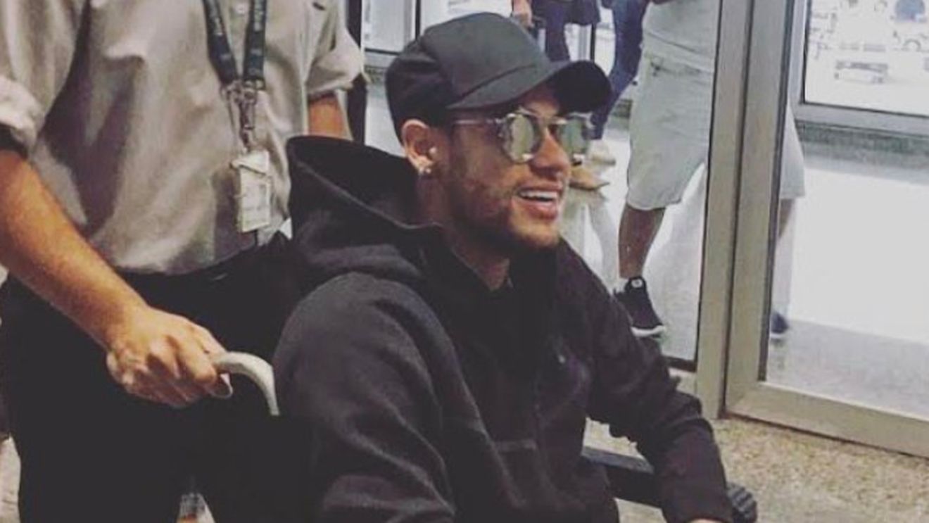 ȘOC în fotbalul mondial! S-a crezut că Neymar va lipsi între șase și opt săptămâni, dar veștile sunt și mai proaste. Doctorul care-l va opera în Brazilia a aruncat "bomba"