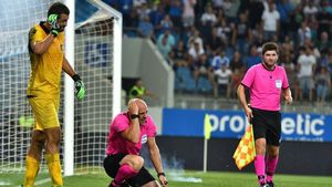 Marcel Popescu, anunț după incidentele de la Craiova - Honved: "Persoana care a aruncat petarda a fost identificată"