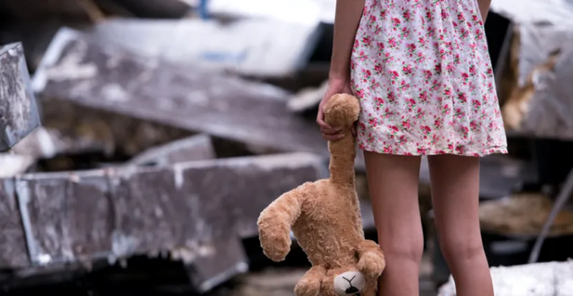 Şocant! Fetiţă de 5 ani din Vrancea, abuzată sexual sub ochii mamei sale. Femeia a filmat toată scena