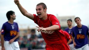 Cosmin Moți a anunțat cine ar trebui să o preia pe Dinamo: „Sper, pentru că el a avut performanţe". Cum vede fundașul lui Ludogorets situația „câinilor”: „Pe noi ne injurau dacă nu ne băteam la titlu!”