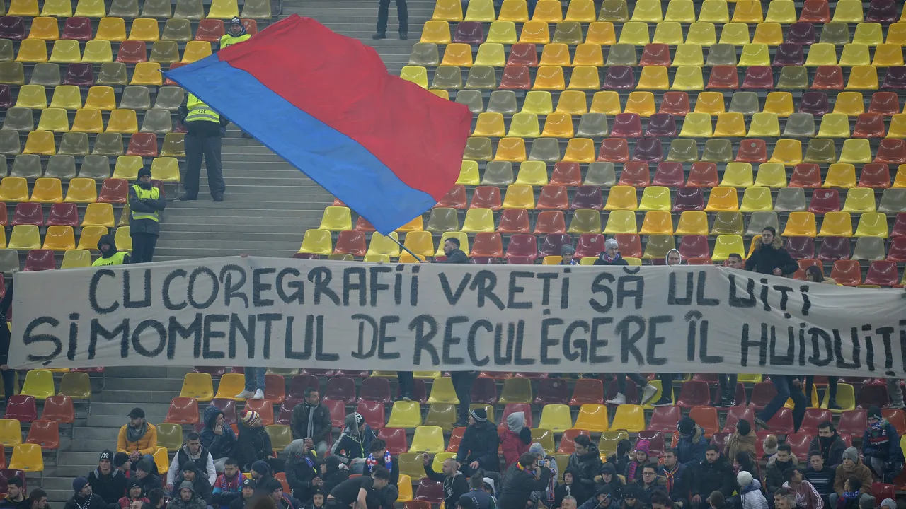 Puțini, dar puși pe ironii! Cei 100 de fani FCSB au luat peste picior PCH-ul în derby. Mesajele care nu s-au văzut la TV: 