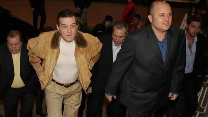 Toate tunurile pe Mitică: "Ar trebui să-și dea demisia, dacă are onoare!"** Vezi reacția lui Gigi Becali