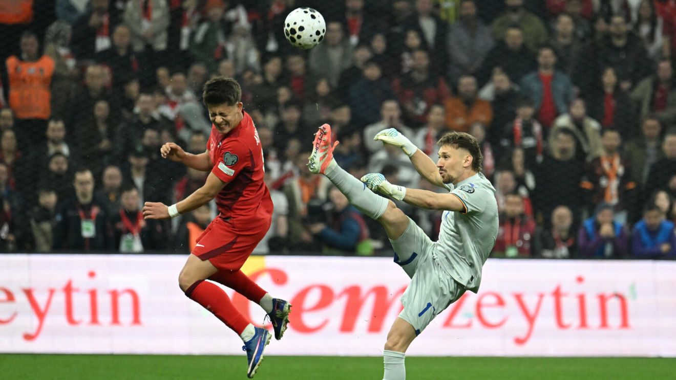 Ce le-a zis Mircea Lucescu fotbaliştilor români după eliminare! Ionuț Radu a spus totul