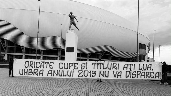 Continuă războiul dintre FCU și CSU! Peluza Sud Craiova, mesaj pentru Peluza Nord: „Oricâte cupe și titluri ați lua, umbra anului 2013 nu va dispărea!”