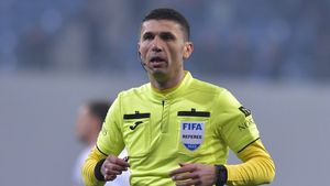 Delegare surprinzătoare la Craiova - Farul! Arbitrul care a greșit în derby-ul Olteniei în favoarea echipei lui Mihai Rotaru vine din nou în Bănie și e contestat de oaspeți: „De ce oare a fost trimis tot Marcel Bîrsan?” | EXCLUSIV