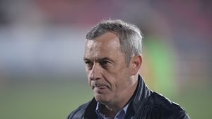 Rednic - show! Ar face videochat, dar îl împiedică fizicul: "Sunt strâmb, sunt vai de capul meu" + Cine e dinamovistul care ar impresiona la acest capitol: "Mi-e că mă îndrăgostesc de el"