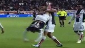 VIDEO 2 în 1!** GOLAZO marcat cu o reușită SENZAȚIONALĂ‚! Nu ai mai văzut așa ceva pe un teren de fotbal