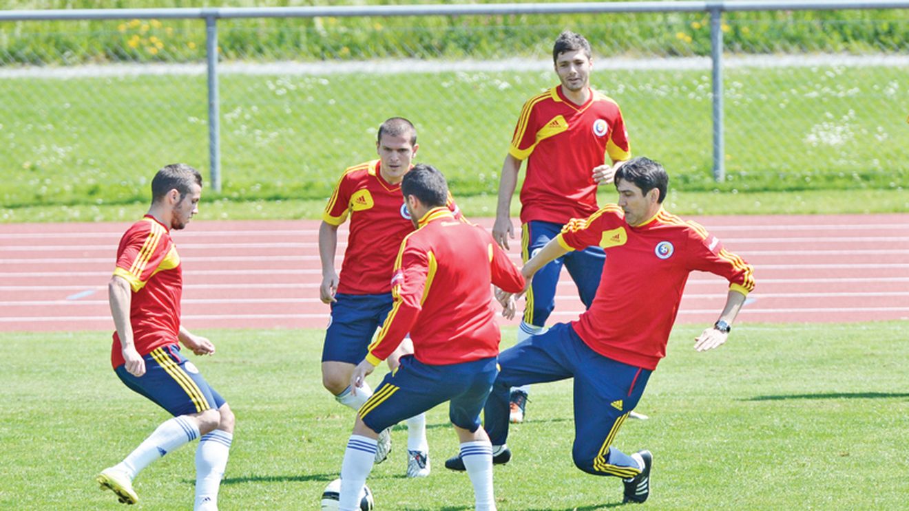 Prinși la mijloc în conflictul Pițurcă - Reghecampf! Fără steliști la lot?