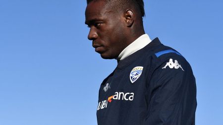 Balotelli, accident de Revelion! Și-a făcut praf mașina și a abandonat-o după ce a petrecut toată noaptea