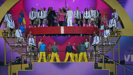 Scandalizați de show-ul muzical de la pauza finalei, când a cântat Coldplay: „De ce se întâmplă asta?”