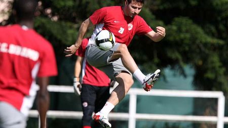 "Pe Cristea l-am văzut antrenându-se prin Bamboo,** dar banii de pe el ar fi foarte buni!"