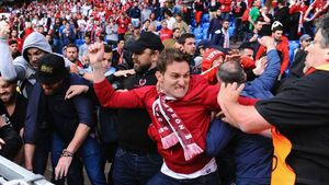 UEFA a deschis o anchetă după violențele de la finala Europa League dintre Liverpool și Sevilla