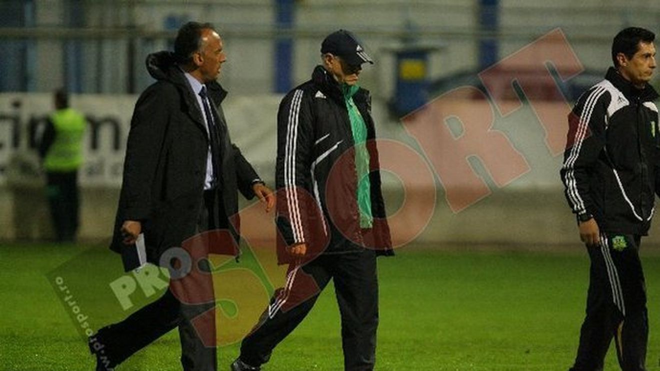 Hizo atacă dur arbitrajul: "A fost măcel, acum 30 de ani se juca așa pe la Minerul Lupeni!** Titlul e la Galați din toamnă"