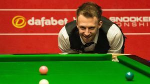 Trump, cu emoții mai departe. Rezultatele primului tur de la Campionatul Mondial de Snooker