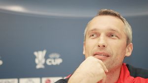 CFR-ul negociază cu Protasov