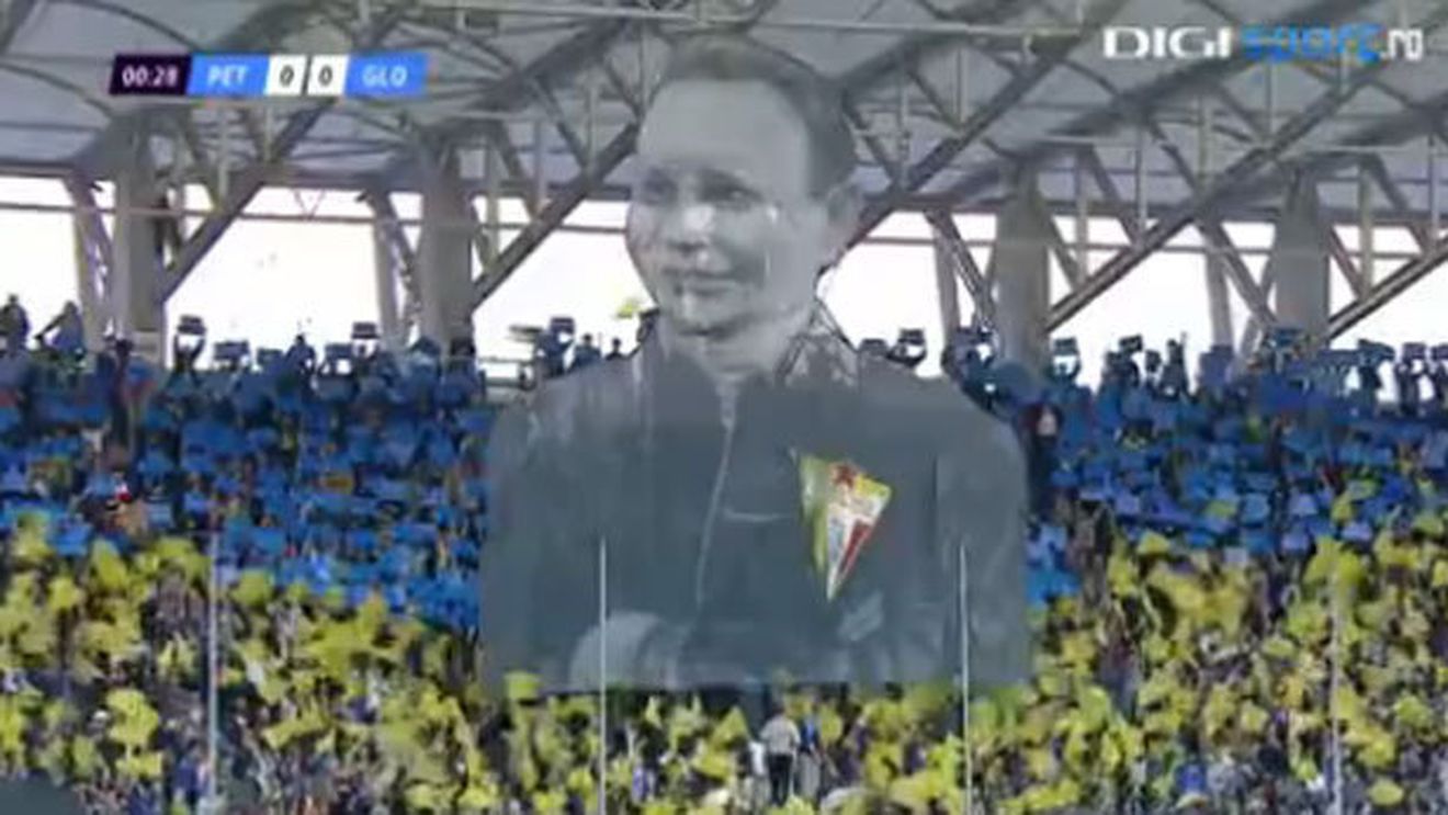 Încă nu au egal în Liga I!** Suporterii Petrolului au desfășurat o nouă coregrafie 3D la meciul cu Gloria. Cui i-a fost dedicat spectacolul