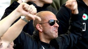 Vă sună cunoscut? "Pe mine mă critică doar câțiva proști! Să se roage să rămân, că altul ca mine nu mai găsesc!"** Nu e Becali, ci un fost mare jucător italian :)