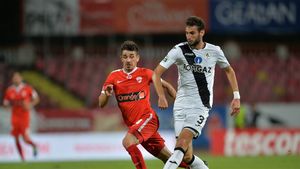 Situație dramatică la o formație din Liga 1! Clubul nu mai are nicio vedetă în echipă: antrenorul pleacă în cantonament fără 10 jucători din lotul cu care a terminat campionatul