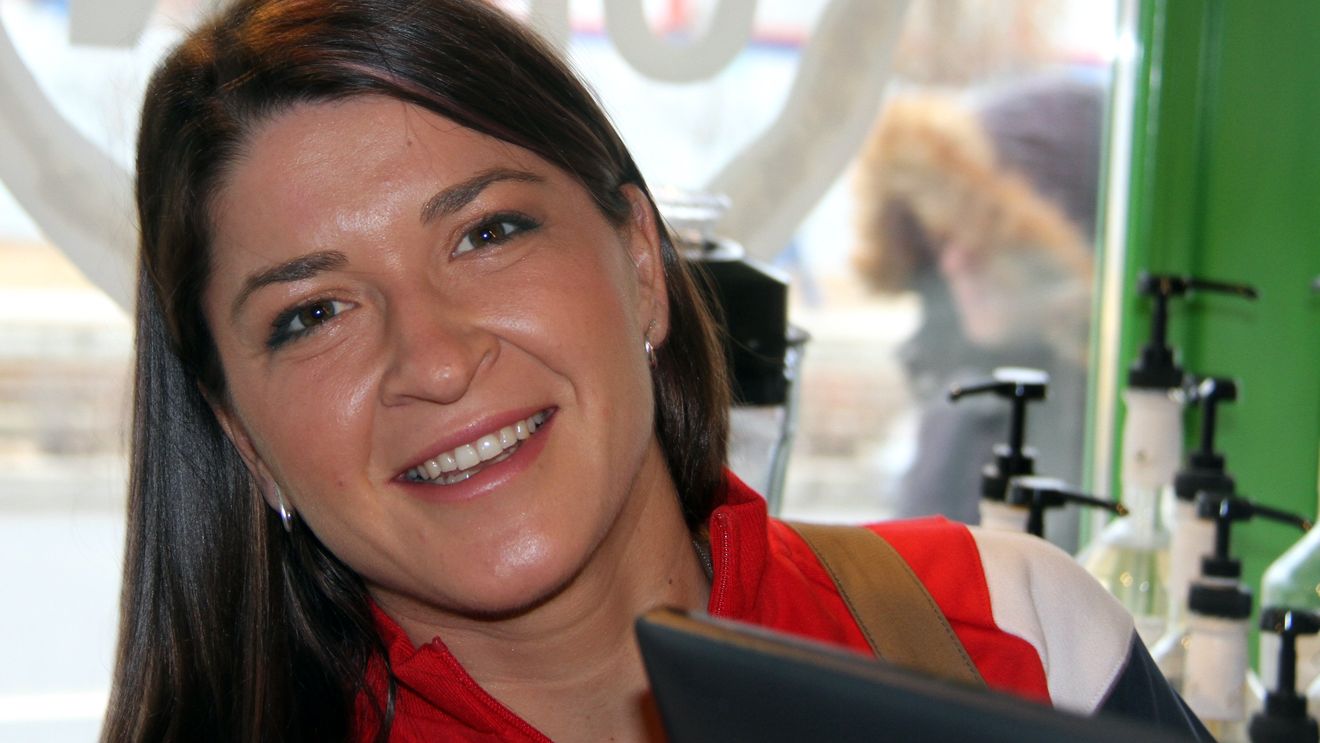 SPECIAL | Barista pentru o zi. Alexandra Dulgheru s-a înrolat într-o cauză specială. Iată cum s-a descurcat VIDEO