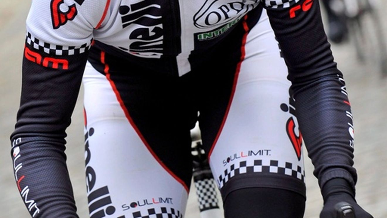 Peste 1500 de persoane au asistat la funeraliile ciclistului Frank Vandenbroucke