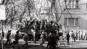 Cândva, în decembrie: 1989-2014. Cum arătau primele numere ale ziarelor de sport după înlăturarea cenzurii și căderea sistemului comunist. Ovidiu Ioanițoaia recunoștea mincinuna repetată din presa sportivă