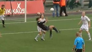 VIDEO La 39 de ani, Litmanen face senzație în Finlanda! Gol din foarfecă în ultima etapă! Îl vrei la... Milan? :)
