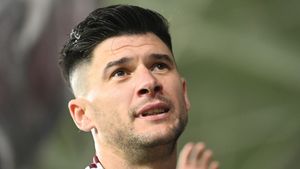 Cristi Săpunaru a turbat de furie şi l-a distrus pe Victor Angelescu. A dat telefon să intre în direct: „Minte!”