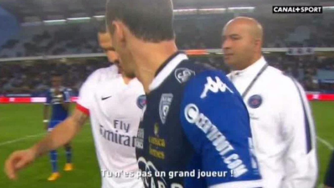 VIDEO "Ești un nimic, nu ești un fotbalist mare!" Ibrahimovic și-a scos din minți un adversar în timpul meciului. Ce s-a întâmplat la sfârșit