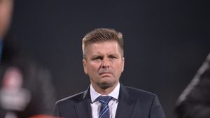 Jucătorii lui Dinamo își primesc salariile! Ce veste le-a dat Dusan Uhrin