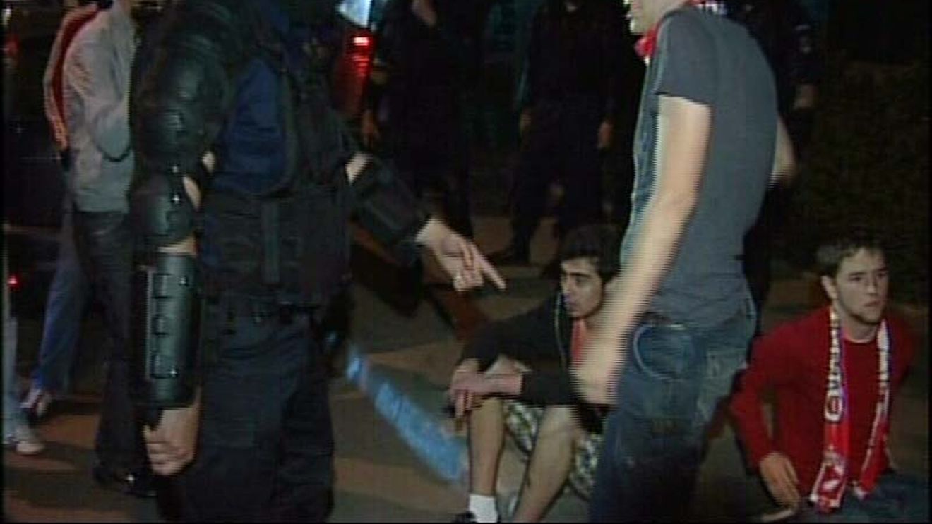 Urmările "războiului" cu jandarmii** 7 fani interziși un an pe stadioane!