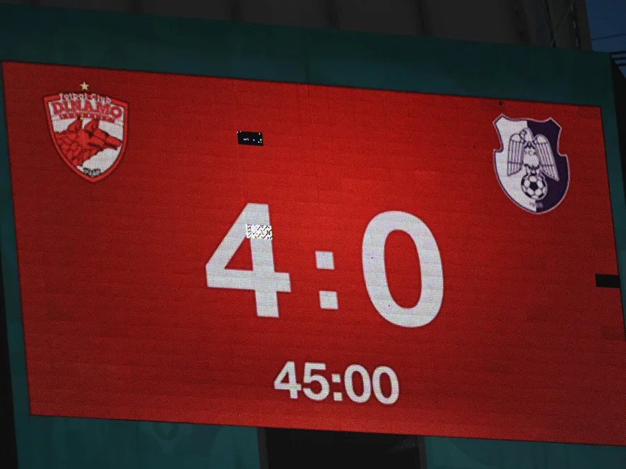 Dinamo o conduce pe FC Argeș cu 4-0 la pauză