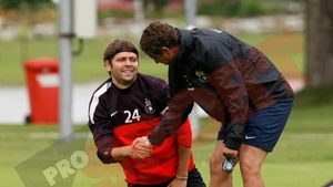 FOTO** Raul Rusescu, sărbătorit la antrenamentul Stelei! Cum a reacționat Reghe