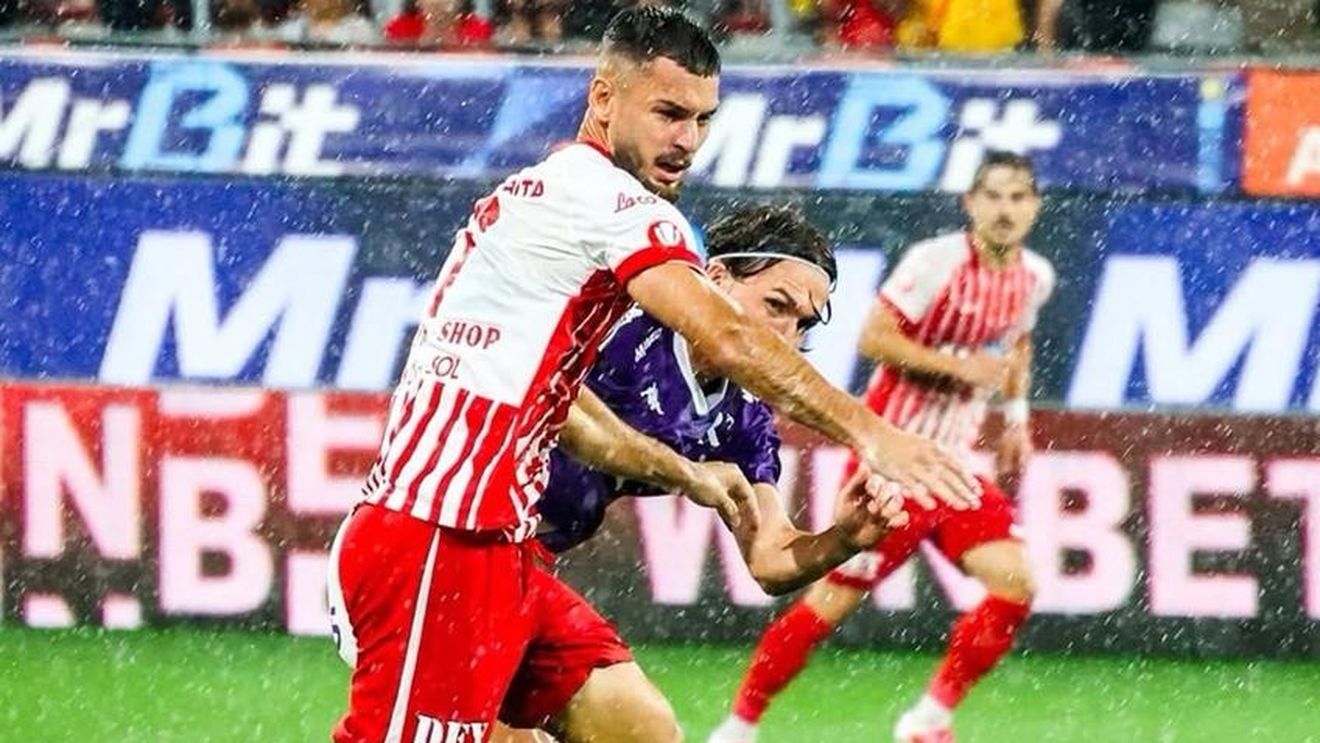 Scandal cât casa în finalul meciului UTA - Rapid! Giuleștenii au cerut penalty, dar arbitrul i-a dat cartonaș galben pentru simulare lui Stojilkovic!