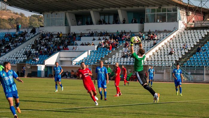 Progresul Spartac e înfiorată de scenariul gândit de Răzvan Burleanu pentru încheierea sezonului de Liga 3, prezentat de ProSport: ”Nu stă câtuși de puțin în picioare.” Bucureștenii nu concep un meci de baraj cu echipa cu care sunt la egalitate: ”E aproape la fel de relevant ca și datul cu banul”