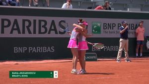 Bara și Buzărnescu s-au calificat în sferturile probei de dublu, la Roland Garros. Româncele s-au impus în două seturi