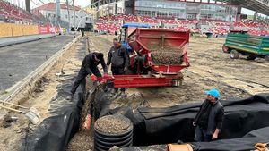Vești bune pentru UTA Arad! Se apropie montarea noului gazon pe stadionul „Francis Neuman”, iar statuia lui Iosif Pecsovszky este pregătită să fie dezvelită în fața fanilor