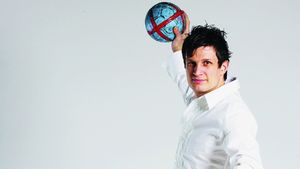 Dezvăluiri șocante din handbalul românesc!** Jucătorii, amenințați cu bătaia de membrii unui clan condus chiar de antrenorul lor