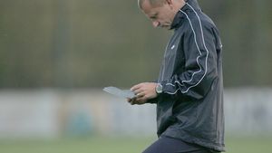 "Dorinel să plece acum!"