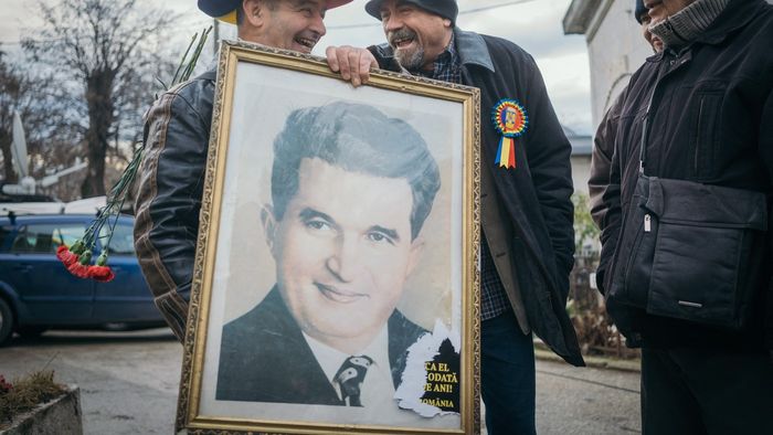 Nicolae Ceaușescu i-a premiat cum se cuvine pe medaliații României. Câți bani au făcut din aprobările pentru mașini și televizoare color campionii care le-au vândut