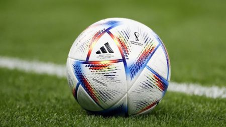 FIFA schimbă mingea la Campionatul Mondial din Qatar începând din semifinale! Cum va arăta noul balon | FOTO