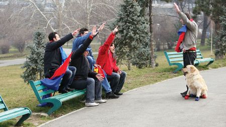 Filmări cu cântec/** Vezi aici spoturile campaniei "Știm ce înseamnă să fii suporter!"