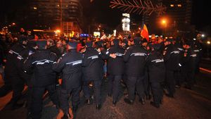 Proteste violente în Piața Universității!** Gigi Becali susține că mai mulți steliști au băgat în spital un jandarm: "Niște derbedei manipulați"