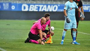 Presa internațională a "luat foc" după incidentul de la Craiova - Honved. Ce scriu The Sun și L'Equipe despre episodul de pe "Oblemenco": "UEFA ar trebui să preia cazul"